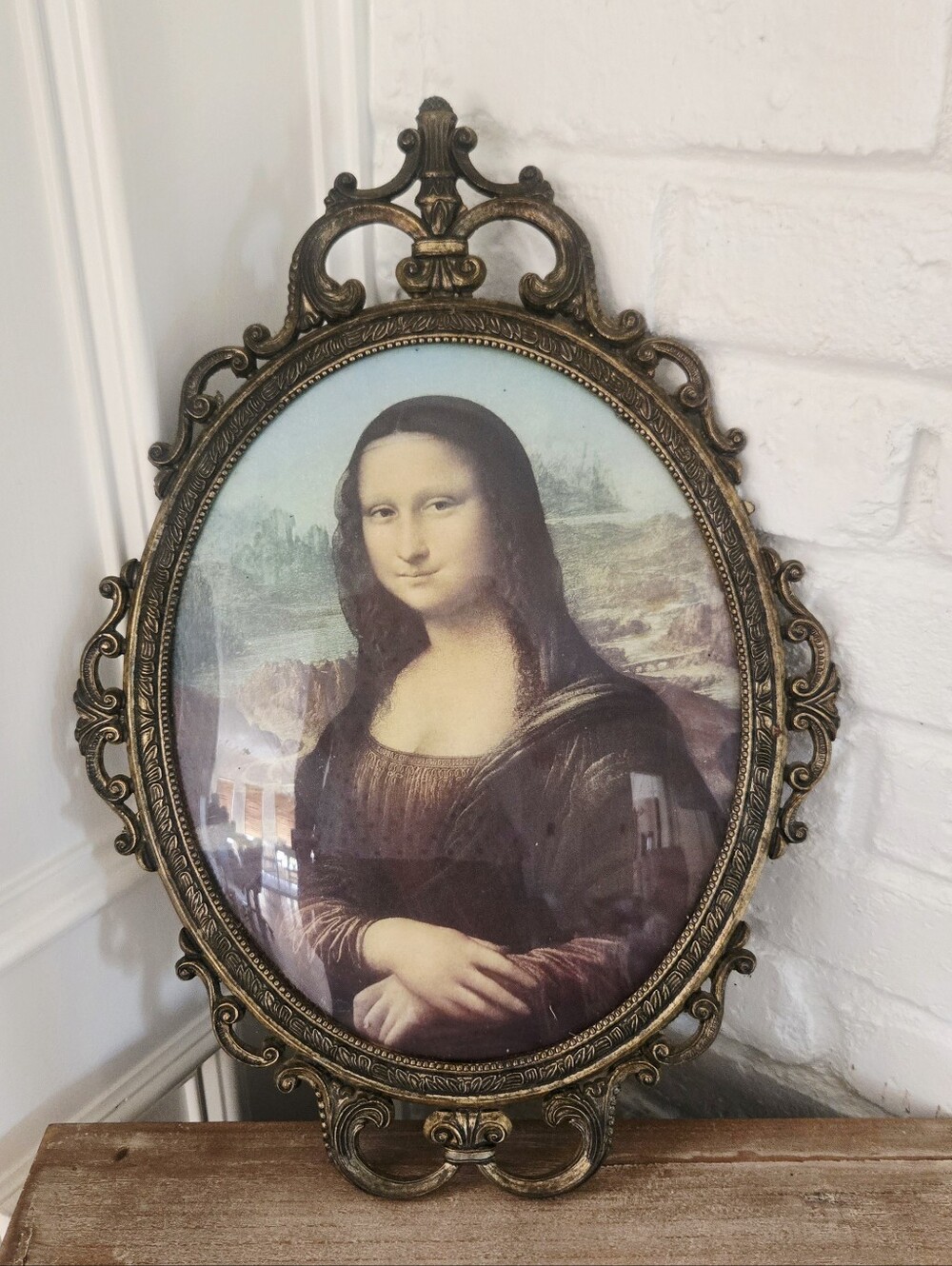 Vtg Made In ITALY Print Of The Mona Lisa, Oval, Glass, Ornate Frame, 12 X 17in.